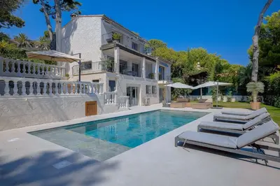 Piscine de l'établissement Villa Garoupe cap d'Antibes ou située à proximité