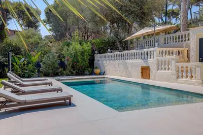 Piscine de l'établissement Villa Garoupe cap d'Antibes ou située à proximité