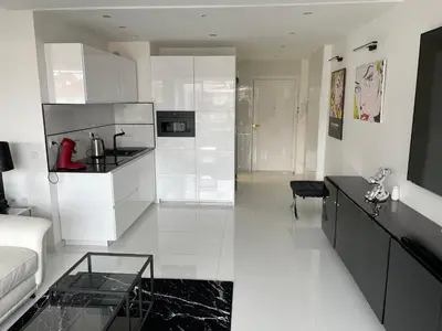 Cuisine ou kitchenette dans l'établissement Ibis croisette