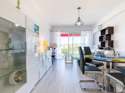 Cuisine ou kitchenette dans l'établissement Apartment L'Auteuil by Interhome