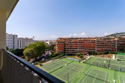 Tennis ou squash au sein de l'appartement ou à proximité