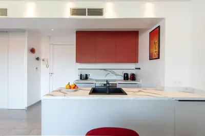 Cuisine ou kitchenette dans l'établissement CROISETTE BEACH - Modern 2 Bdrs Best Location!