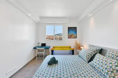 Un ou plusieurs lits dans un hébergement de l'établissement CROISETTE BEACH - Modern 2 Bdrs Best Location!
