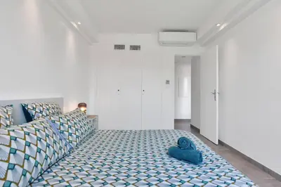 Un ou plusieurs lits dans un hébergement de l'établissement CROISETTE BEACH - Modern 2 Bdrs Best Location!