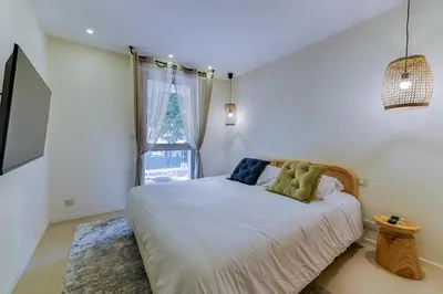 Un ou plusieurs lits dans un hébergement de l'établissement Beautiful apartment 7P City Center Beach 250m