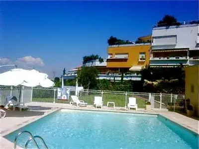 Piscine de l'établissement PARC DE DIANE ou située à proximité