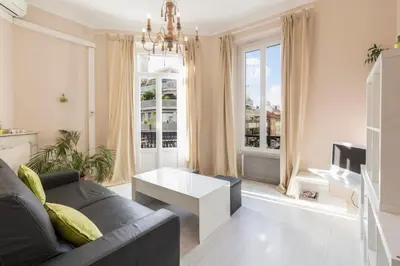 Coin salon dans l'établissement Cosy apartment 39M2, two steps from rue d'Antibes and Croisette