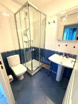 Salle de bains dans l'établissement Le Beauvert - StayInAntibes