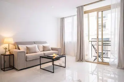 Coin salon dans l'établissement Modern Maubourg # Design chic - Proche Croisette et Plage