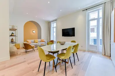 Télévision ou salle de divertissement dans l'établissement Luxury Apartment - Heart of Cannes - Rue d'Antibes