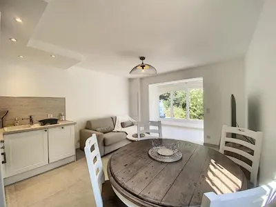 Cuisine ou kitchenette dans l'établissement Superbe appartement au cœur du Cap d'Antibes