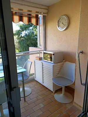 Coin salon dans l'établissement Résidence L'Iliade Appartement à 5 mn des plages Vue mer Parking gratuit