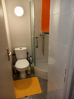 Salle de bains dans l'établissement Résidence L'Iliade Appartement à 5 mn des plages Vue mer Parking gratuit