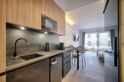 Cuisine ou kitchenette dans l'établissement Cannes Luxury Rental - Stunning apartment with terrace to rent Grand Hotel