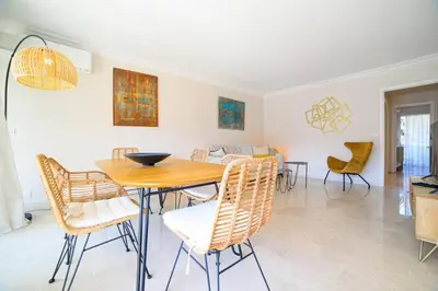 Coin salon dans l'établissement Le Bain De Soleil - Le Bain De Soleil 5 star Two bedroom apartment