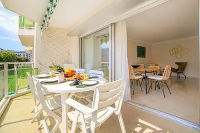 Balcon ou terrasse dans l'établissement Le Bain De Soleil - Le Bain De Soleil 5 star Two bedroom apartment