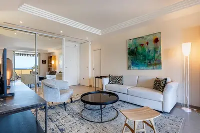 Coin salon dans l'établissement REF 1426 - Cannes Croisette - Sea view apartment for rent