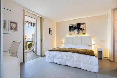 Un ou plusieurs lits dans un hébergement de l'établissement REF 1426 - Cannes Croisette - Sea view apartment for rent