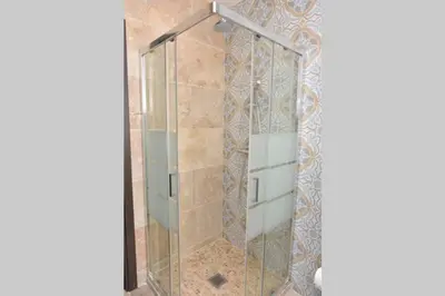 Salle de bains dans l'établissement PICASSO by the sea Luxurious design house sea view old Antibes for 6