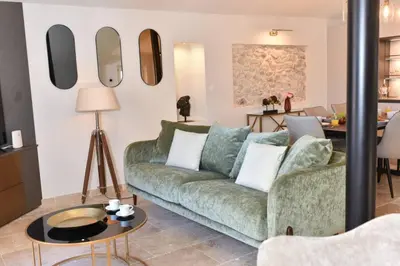 Coin salon dans l'établissement PICASSO by the sea Luxurious design house sea view old Antibes for 6