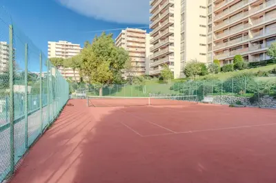 Tennis ou squash au sein de l'appartement ou à proximité