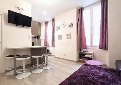 Télévision ou salle de divertissement dans l'établissement Calm and Modern 1 Bedroom City Centre Cannes