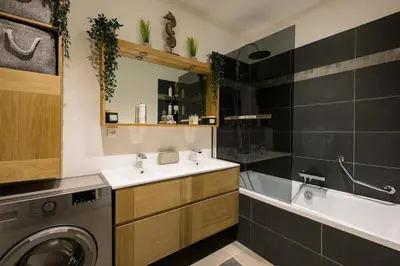 Salle de bains dans l'établissement Stylish New 1 bedroom apartment in juan les pins