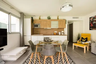 Cuisine ou kitchenette dans l'établissement Stylish New 1 bedroom apartment in juan les pins