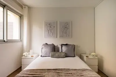 Un ou plusieurs lits dans un hébergement de l'établissement Stylish New 1 bedroom apartment in juan les pins
