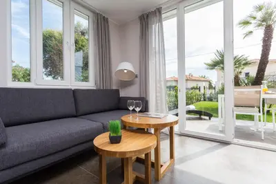 Coin salon dans l'établissement Villa Velvet