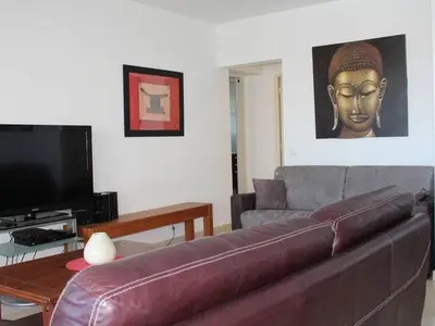 Télévision ou salle de divertissement dans l'établissement Appartement 3P avec terrasse et parking, Villeneuve-Loubet Plage - FR-1-252A-63