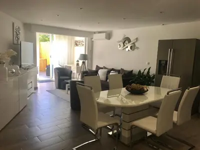 Cuisine ou kitchenette dans l'établissement Loft ravissant avec piscine