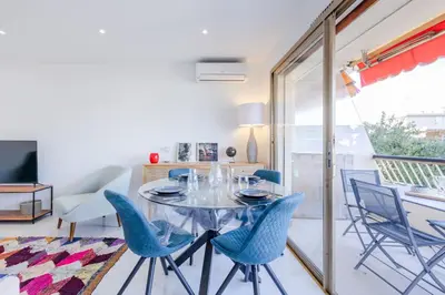 Coin salon dans l'établissement 1-Br Apartment 5 min on foot from the Croisette