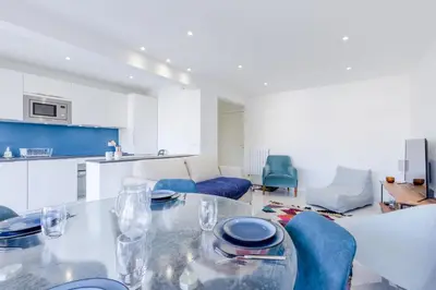 Cuisine ou kitchenette dans l'établissement 1-Br Apartment 5 min on foot from the Croisette