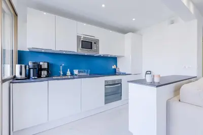 Cuisine ou kitchenette dans l'établissement 1-Br Apartment 5 min on foot from the Croisette