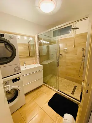 Salle de bains dans l'établissement Appartement côte d’Azur Plage - piscine - tennis