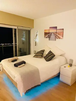 Un ou plusieurs lits dans un hébergement de l'établissement Appartement côte d’Azur Plage - piscine - tennis