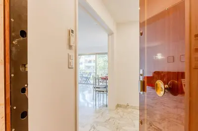 Un ou plusieurs lits dans un hébergement de l'établissement Renovated 3-Room Apartment in a Leafy Park