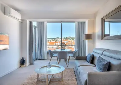 Coin salon dans l'établissement Agence des Résidences - Appartements privés du 45 CROISETTE - Superieur