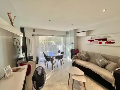 Coin salon dans l'établissement Jolies Lavandes, by Welcome to Cannes