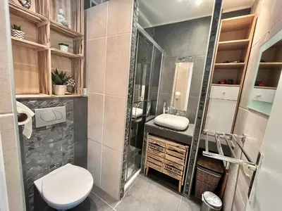 Salle de bains dans l'établissement Jolies Lavandes, by Welcome to Cannes