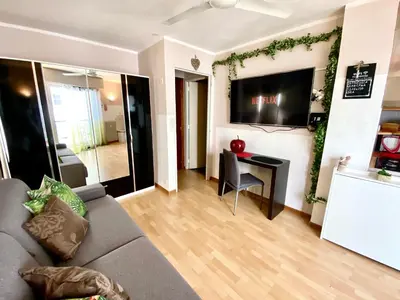 Télévision ou salle de divertissement dans l'établissement Le Nouveau Port SCLS - Wifi, Clim, Croisette