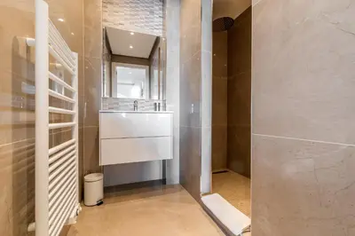 Salle de bains dans l'établissement ADRIANA by Terry's Homes WATERFRONT SEAVIEW BEACH