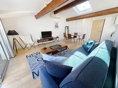 Télévision ou salle de divertissement dans l'établissement Rooftop terrasse 1 bedroom in rue d'Antibes, 5 min from the Croisette 214