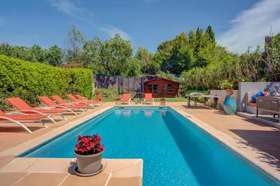 Piscine de l'établissement MAGNIFIQUE VILLA 8 PERSONNES ou située à proximité