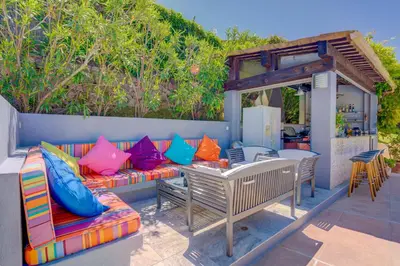 Coin salon dans l'établissement MAGNIFIQUE VILLA 8 PERSONNES