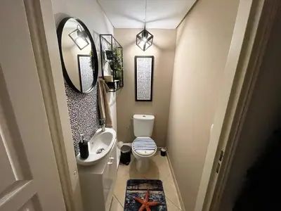 Salle de bains dans l'établissement Feels like home JUAN FLORE - Air-conditioned furnished apartment with terrace & parking