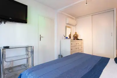 Un ou plusieurs lits dans un hébergement de l'établissement Juan Les Pins Near Cannes Beaches 18-20 Guests