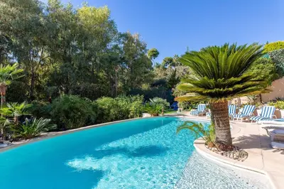 Piscine de l'établissement Juan Les Pins Near Cannes Beaches 18-20 Guests ou située à proximité