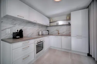 Cuisine ou kitchenette dans l'établissement IMMOGROOM - Garden - Bikes - BBQ - Parking - AC